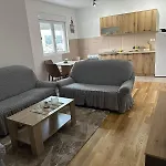Roomy Lux Apartmant Апартаменти
